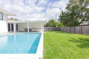 Spacious 5BR Miami Oasis w Pool