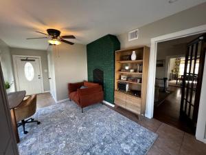 Vintage Cozy House in Center of Montrose