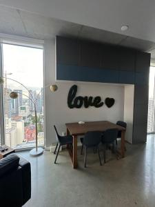 Luxury Loft 270 views, Rooftop Pool, Parking