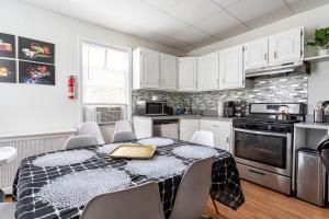 Deluxe 4BR 2BA Apartment Near NYC and Airport - 4hvězdičkové hotely ve městě Bayonne