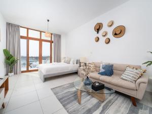 Chic Waterfront Studio in Palm Views West