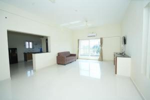 Bhakti Bliss Homestay - New Spacious and luxurious 3BHK with AC, WiFi and Android TV- 5mins From Highway Upto 20 Guests