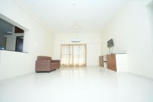 Bhakti Bliss Homestay - New Spacious and luxurious 3BHK with AC, WiFi and Android TV- 5mins From Highway Upto 20 Guests