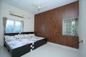 Bhakti Bliss Homestay - New Spacious and luxurious 3BHK with AC, WiFi and Android TV- 5mins From Highway Upto 20 Guests