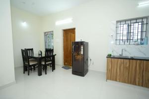 Bhakti Bliss Homestay - New Spacious and luxurious 3BHK with AC, WiFi and Android TV- 5mins From Highway Upto 20 Guests
