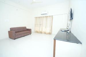 Bhakti Bliss Homestay - New Spacious and luxurious 3BHK with AC, WiFi and Android TV- 5mins From Highway Upto 20 Guests