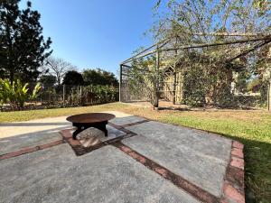 Chalé Madeira Proximo ao thermas Churrasqueira, Ar e Piscina