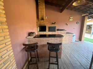 Chalé Madeira Proximo ao thermas Churrasqueira, Ar e Piscina