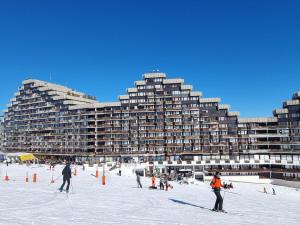 Studio divisible fonctionnel skis aux pieds avec vue Mont Blanc - FR-1-181-2592