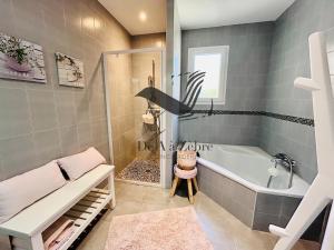 Villas Maison de Famille - Piscine chauffee et vue sur l-Ocean Atlantique : photos des chambres