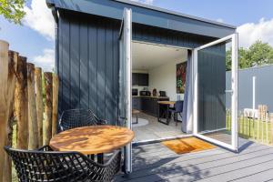 Tiny House met vlonder | 2 personen - Vakantiepark De Kremmer