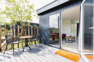 Tiny House met vlonder | 2 personen - Vakantiepark De Kremmer