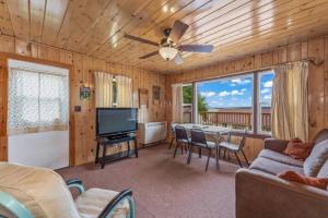 TB5 Thunder Bay Resort Cabin5