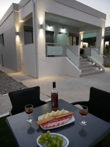 Erotokritos Studios near the beach