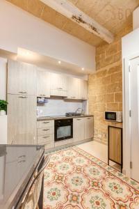 Authentic 2BR House of Character with Terrace by 360 Estates