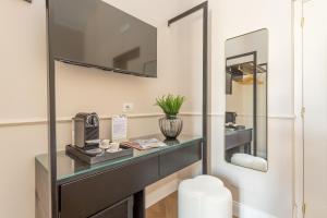 Deluxe Double or Twin Room room in La Mongolfiera Rooms in Navona