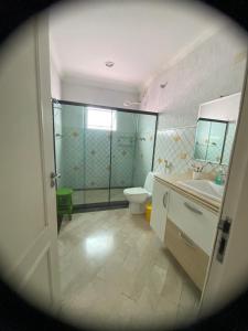 Quarto amplo e confortável