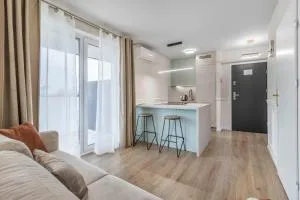 Nowoczesny apartament z balkonem i widokiem na miasto - 谢德尔采