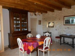 Maisons de vacances MAISON DE CHARME LES CAILLAVES : photos des chambres