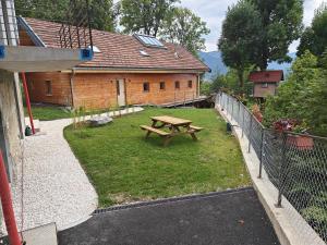 Appartements La Fruitiere de Verel, logements modulables neufs, calmes, entre lac et montagne, max 11 personnes : Chambre Double