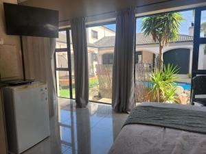 Balmoral Cottage, West Beach