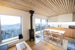 PEACE - Micro Chalet with Panoramic Mountain Views and Rooftop Spa