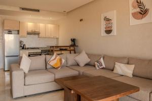 City Haven at Pearl Garden Pool and View