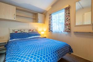 The Pollywiggle, Waxham, nr Sea Palling, Dog friendly, Private path to the beach