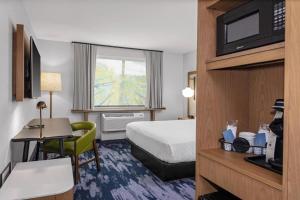 Guest Room, 1 King room in Fairfield Inn & Suites by Marriott Indianapolis Greenfield