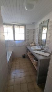 Maisons de vacances Domaine avec piscine a Milhac dans le Lot 4 etoiles 2 gites : photos des chambres