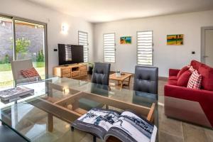 Villa with pool in Ramena, sea view