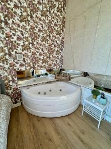 King Room with Spa Bath room in Casa Lina