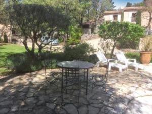 Villas Villa spacieuse avec piscine a Saint Maximin : photos des chambres