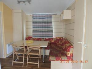 Maisons de vacances Bungalow accueillant a Angles avec piscine partagee : photos des chambres