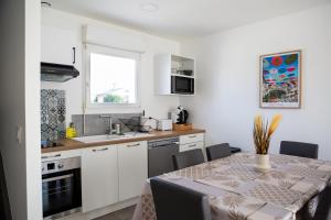 Maisons de vacances CASA LEIA - A 4 min de la plage, avec Wifi : photos des chambres