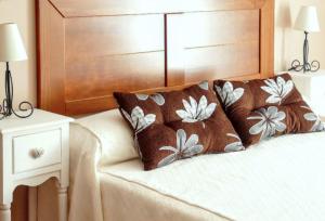 Cozy house in Villamiel with mountain view