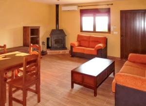 Cozy house in Villamiel with mountain view