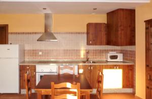 Cozy house in Villamiel with mountain view