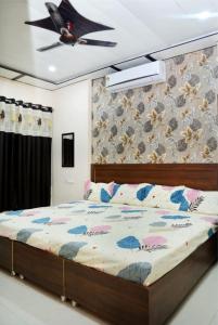 Vidya home stay- 500 mt from Mahakal lok and railway station