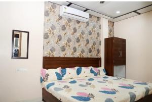 Vidya home stay- 500 mt from Mahakal lok and railway station
