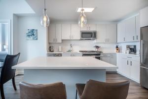 Luxury 2 BR Apt with Gym