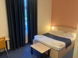 Hotels Hotel Cesar Centre-ville Gare Charleville-Mezieres : photos des chambres