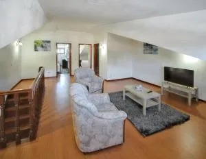Spacious house in Santa Maria da Feira - 220 m² with city view - Ver