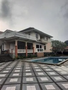 Mawar Villa with Private Pool - Ciherangsating