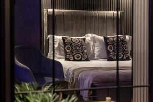 Newly Renovated Studio with Jacuzzi in Sheffield!