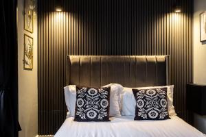 Newly Renovated Studio with Jacuzzi in Sheffield!