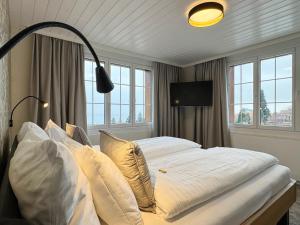 Three-Bedroom Apartment with One Double and Two Single Beds room in Best Western Hotel Rebstock
