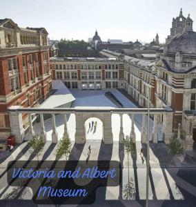 Prime Location - Cosy Room Dedicated Bathroom - FEMALE ONLY