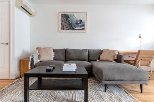 Blueground Canary Wharf nr offices food bars LON-487