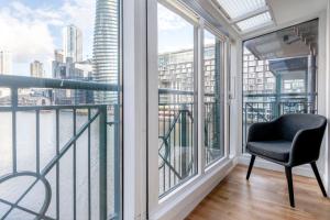 Blueground Canary Wharf nr offices food bars LON-487